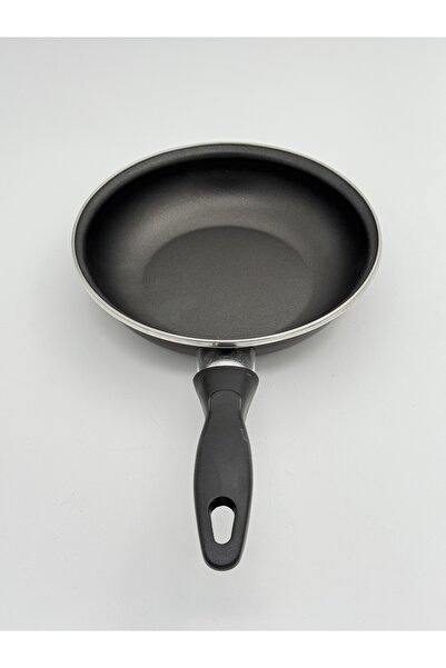 B&D NON STICK FRY PAN BLACK 18 CM