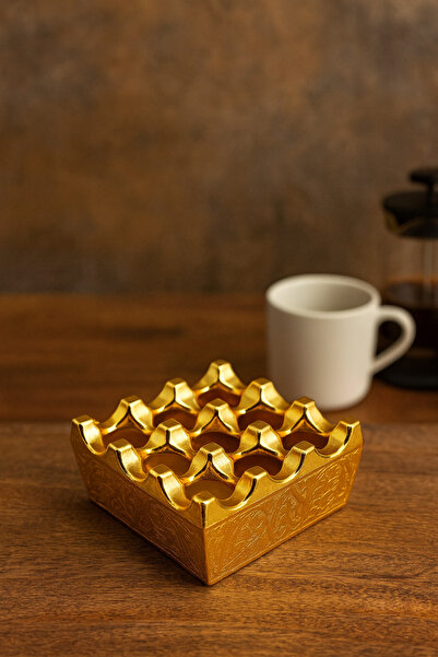 ArnaBella Desenli Döküm Küllük, Kare Dekoratif Kül Tablası, Renk Seçenekli ve Uzun Ömürlü