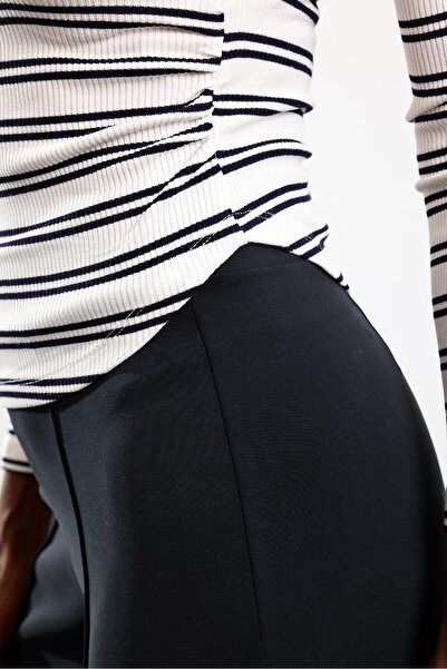 5in1Canpolat Εκρού μπλούζα με γιακά πόλο με κουμπιά 17080