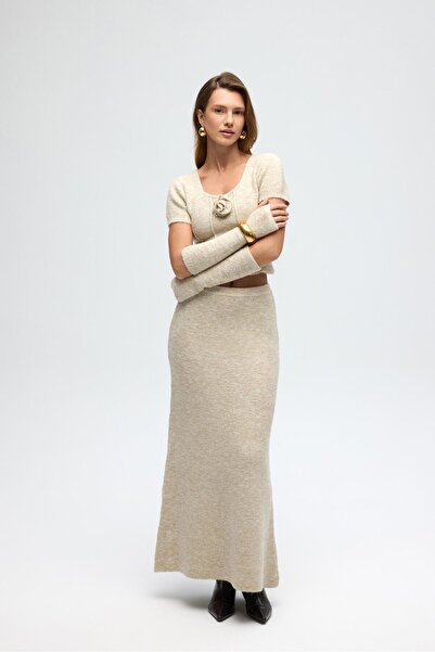 MAI STUDIOS CO. Set de tricotaje cu fustă crop bej cu detaliu Lumi Gül