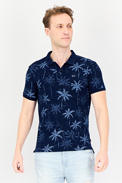 Levi's قميص بولو رجالي بقصّة عادية وأكمام قصيرة وطباعة كاملة، متعدد الألوان