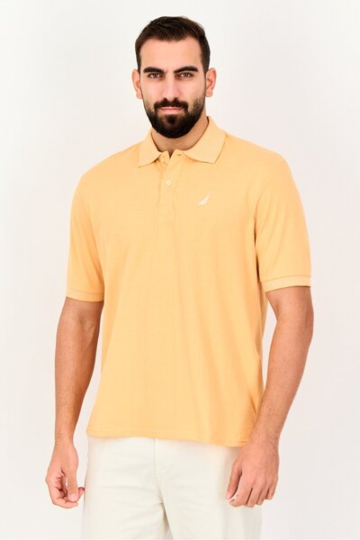 Nautica قميص بولو رجالي بقصّة عادية وأكمام قصيرة وشعار مطرز، لون خوخي
