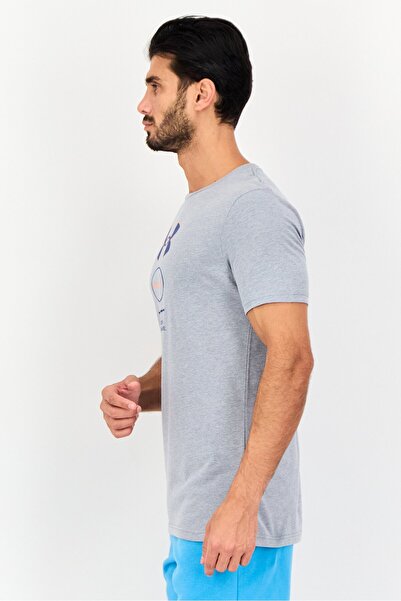 Under Armour Men Loose Fit Short Sleeve Outdoor T-Shirt, Grey