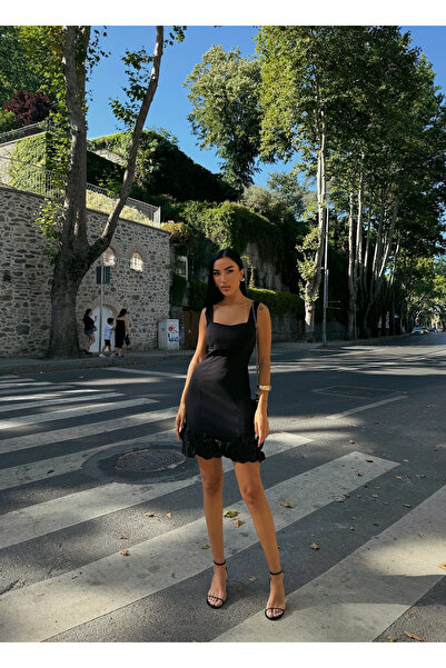 MODA Rochie din crep decolteu pătrat cu detaliu la tivul fustei