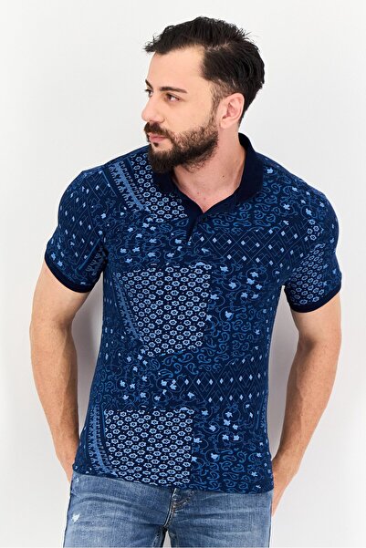 Levi's قميص بولو رجالي بقصّة عادية وأكمام قصيرة وطبعة كاملة، متعدد الألوان