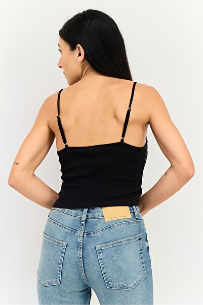 Forever 21 Women Scoop Neck Sleeveless Solid Crop Top, Black