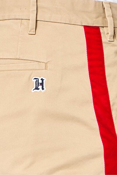 Tommy Hilfiger Men Regular Fit Solid Chino Pants, Tan