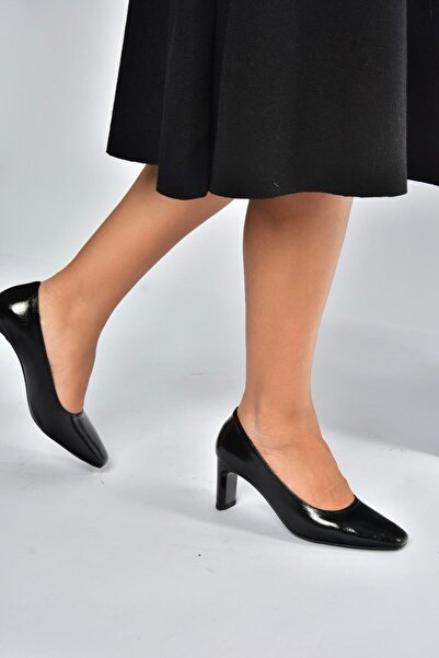 Fox Shoes حذاء نسائي V820522760 أسود بكعب سميك وتصميم ريفي