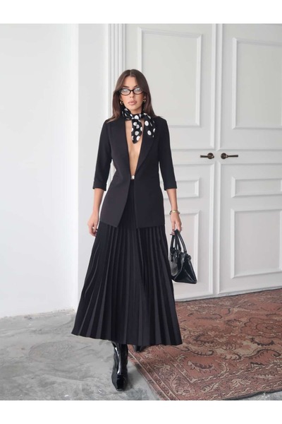 Swass Set jachetă și fustă lungă plisată neagră