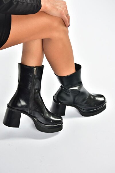 Fox Shoes حذاء نسائي V272784260 أسود ريفي بكعب سميك