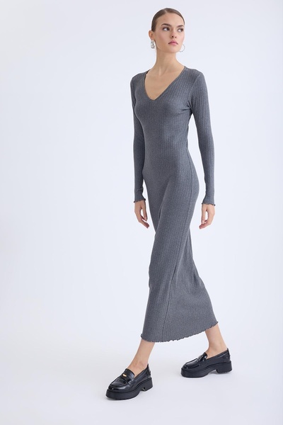 Vitrin Φόρεμα με μακρύ μανίκι με λαιμόκοψη σε σχήμα V