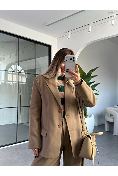 KÜBRA SÖYLEMEZ BOUTİQUE سترة كاراميل بجيبين وياقة مزدوجة