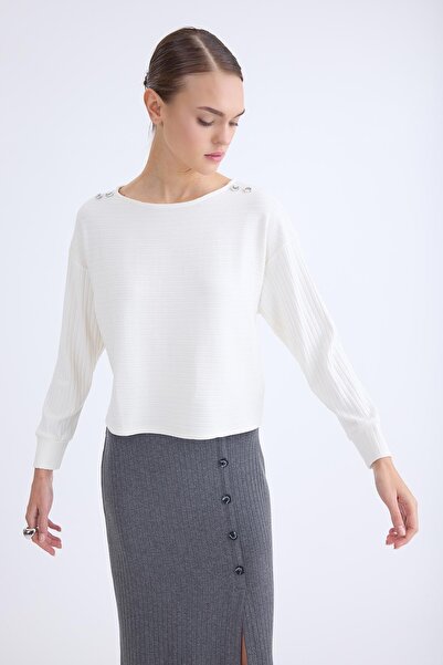 Vitrin Omuzu Düğmeli Geniş Yaka Bluz