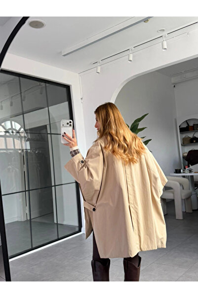 KÜBRA SÖYLEMEZ BOUTİQUE TAŞ KOL DETAYLI SALAŞ TRENÇKOT