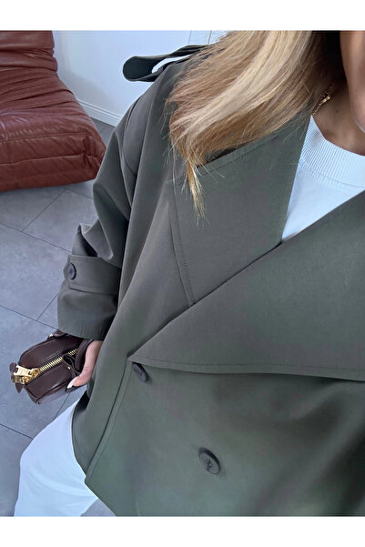 KÜBRA SÖYLEMEZ BOUTİQUE HAKİ OMUZ VATKALI KISA TRENÇKOT