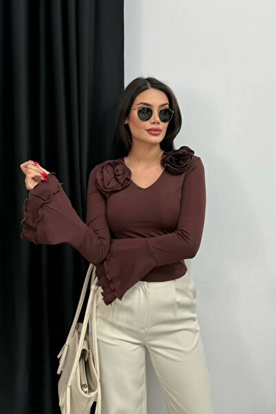 oshebu Γυναικεία ισπανική μπλούζα με λεπτομέρεια από τριαντάφυλλο