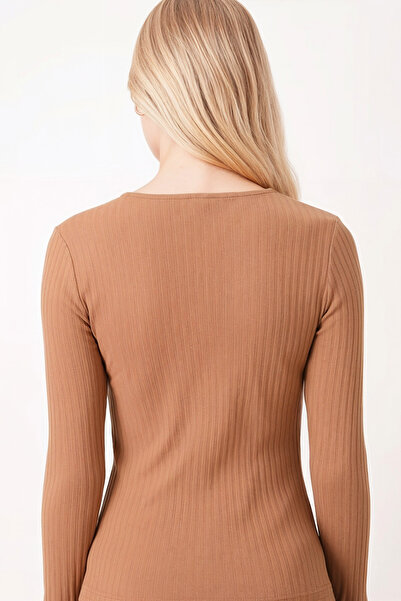 armonika Γυναικεία μπλούζα ανοιχτό καφέ με λαιμόκοψη σε σχήμα V με μακρύ μανίκι με μαλακή υφή από λύκρα ARM-26K001014