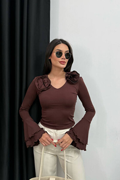 oshebu Γυναικεία ισπανική μπλούζα με λεπτομέρεια από τριαντάφυλλο