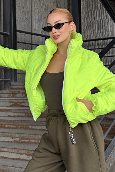 VAGGON Γυναικείο παλτό με φουσκωτή επένδυση με λεπτομέρεια από πέτρα νέον πράσινο ψηλός λαιμός Vs01302