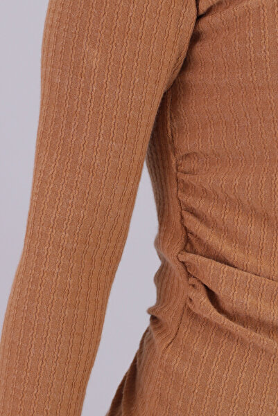 armonika Γυναικεία μπλούζα ανοιχτό καφέ με λαιμόκοψη σε σχήμα V με μακρύ μανίκι με μαλακή υφή από λύκρα ARM-26K001014