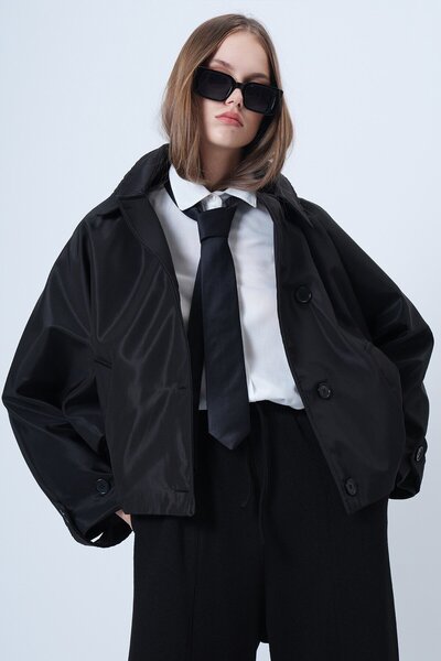 VAGGON Women's Black Double Pocket Button Closure Short Trench Coat Vs01307