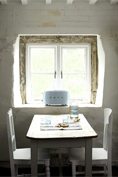 SMEG TSF02PBUK, 50's Retro Style 4 Slice Toaster, 6 Browning Levels, 2 Extra Wide Bread Slots, Defro