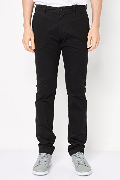 Lacoste بنطال تشينو سادة بقصّة Slim Fit للرجال، أسود