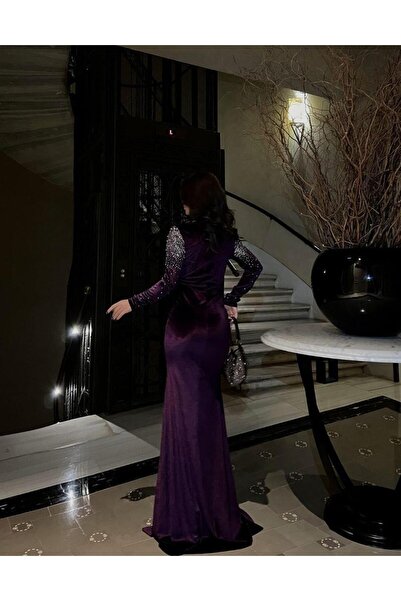 Modafeminen Esnek Kadife Kumaş V yaka Ön ve Omuz Taş İşlemeli Abiye Elbise 583051 MOR