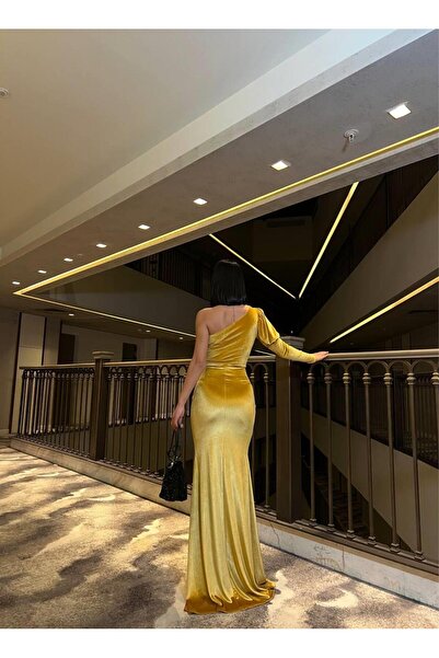 Modafeminen Rochie de seară din țesătură elastică din catifea, cu un singur umăr, decoltată în față, cu detalii de piatră 583102 GALBEN