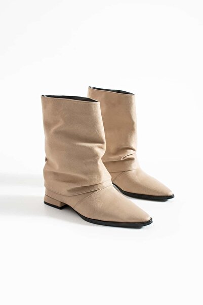 diclepolat Kadın Bej Süet Alçak Topuklu Sivri Burun Dökümlü Bot Alora