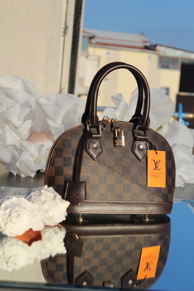 Yama Yagi حقيبة نسائية بنمط الشطرنج مبطنة باللون الأحمر موديل D (27x18)