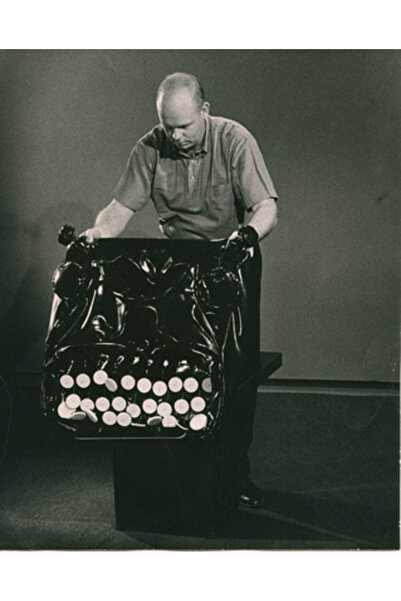 Museum Of Modern Art Claes Oldenburg: Scriind pe margine 1956-1969