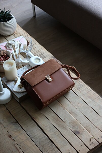 Moom Bag Women's Tan Suede Cover Detailed Adjustable Strap Shoulder Bag