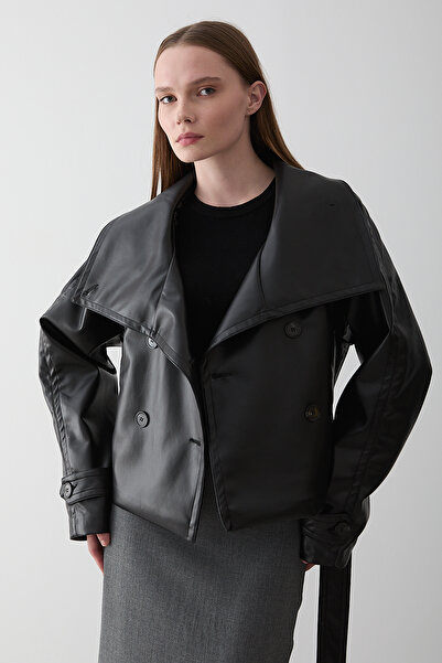 Laluvia Černá kožená bunda s páskem na knoflíky - 509261