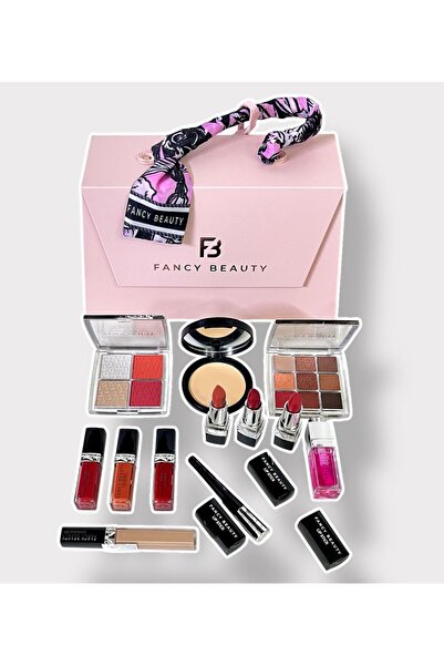 FANCY BEAUTY A complete makeup bag in a distinctive pink color - elegance and beauty in one design