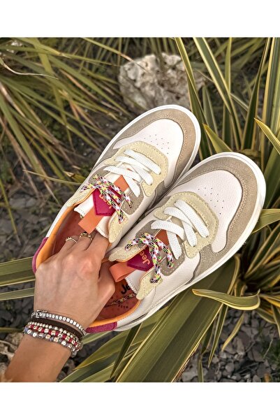 Jeep الجري في الطبيعة