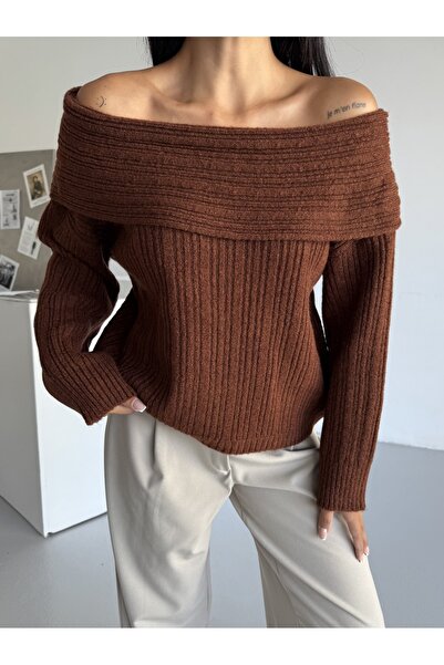 Bracha Madonna Collar Standard Size Comfortable Fit Ribbed Women's Knitwear Sweater