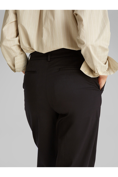 Calvin Klein Women Black Cotton Stretch Relaxed Straight Chinos