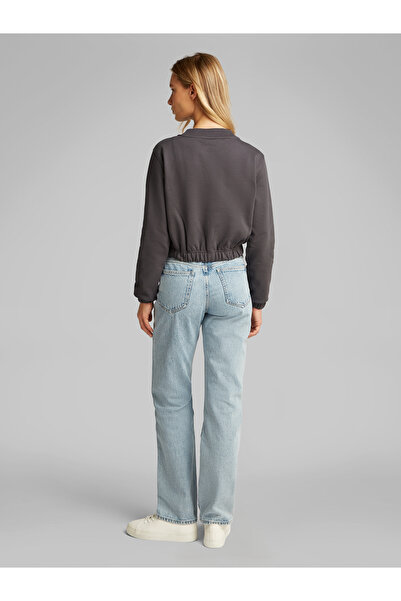 Calvin Klein Women Boulevard Logo Appliqued Cropped Crew Neck Sweatshirt