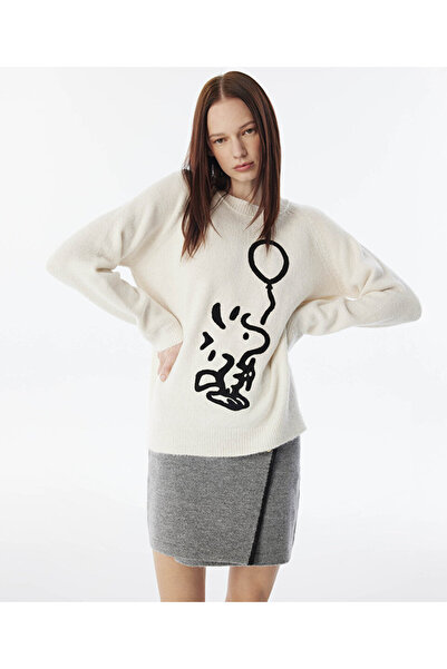 Twist Contrast Embroidered Sweater