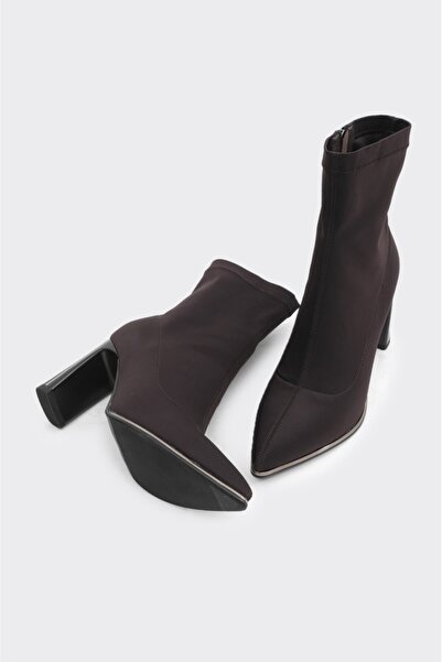derinet Topuklu Fermuarlı Kadın Bot