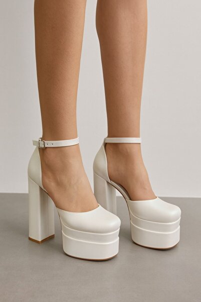 E&L Company Net 15,5cm Kalın topuk, geniş platformlu. Kırık beyaz deri.