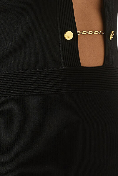 Elisabetta Franchi Jewel Yüksek Yakalı, Açık Sırtlı Maxi Triko Elbise