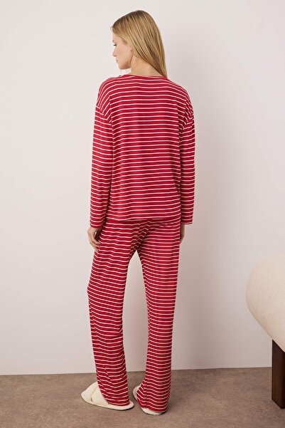 Trendyol Collection Regenbogen-bedrucktes, rot gestreiftes Viskose-Pyjama-Set – THMAW25PT00014