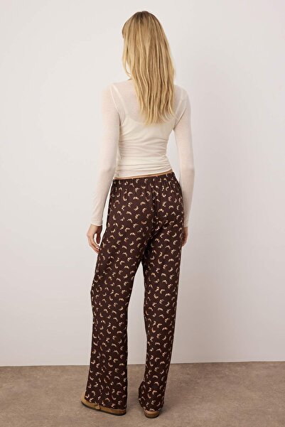 Trendyol Collection Ecru-Braun 2er-Pack Pyjamahose aus Viskose mit Croissant-Muster THMAW26PJ00000