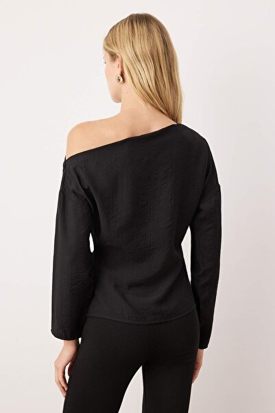 Trendyol Collection Black Accessory Detailed Off Shoulder Woven Blouse Twoaw26Bz00280