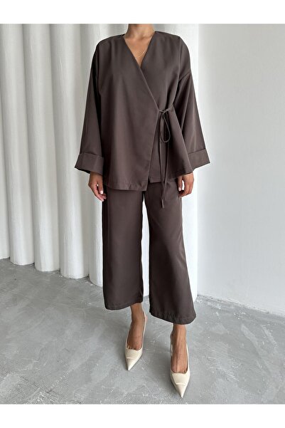 Laluvia Barna Lisa oldalra kötött nadrágkosztüm