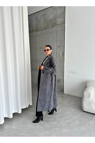 Laluvia Vzorovaný a přepásaný šedo-melanžový dlouhý kabát - detail opasku s rukávem