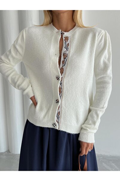 Laluvia Strickjacke mit Knochenknopf-Muster