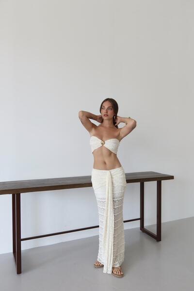 Laluvia White Lace Detailed Crop Suit